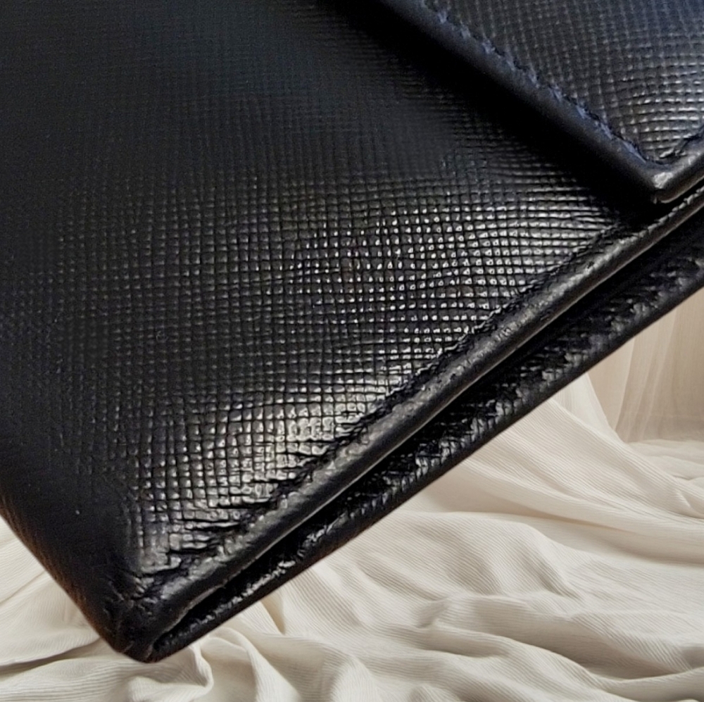 Gorgeous Vintage PRADA Unisex Trifold Wallet | Black Saffiano Leather | Like New - Picture 6 of 14